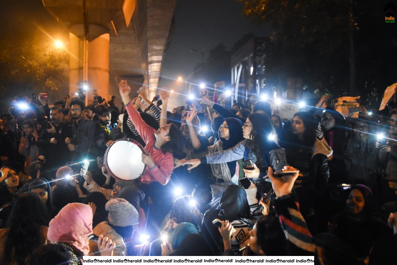 India Fights Against CAB in Pictures Set 2