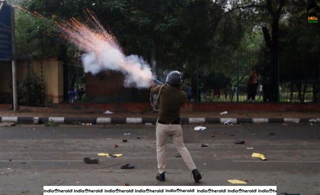 India Fights Against CAB in Pictures Set 2