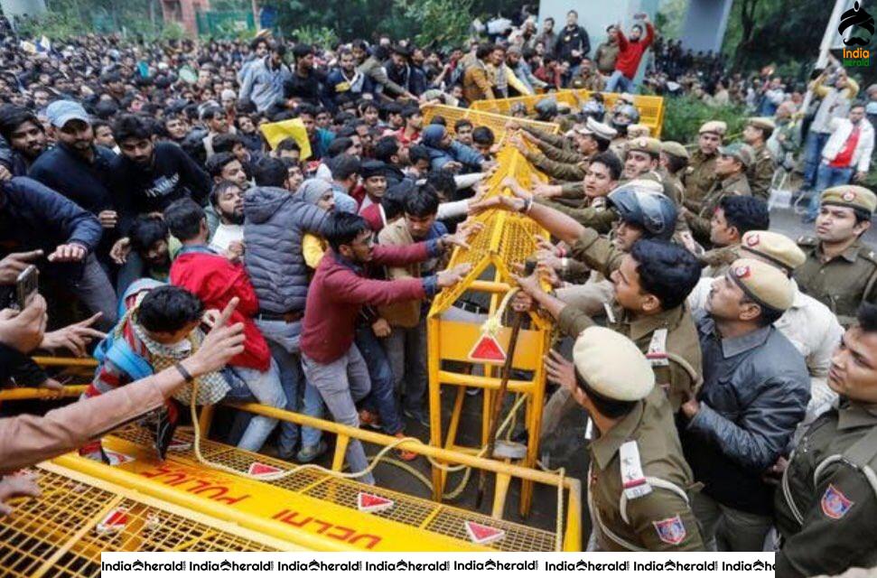 India Fights Against CAB in Pictures Set 2