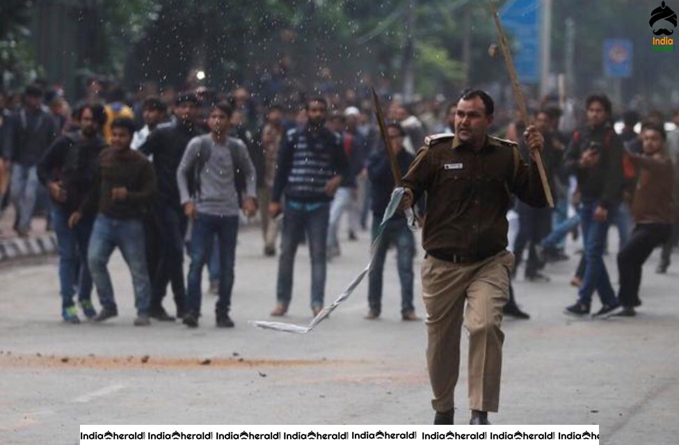 India Fights Against CAB in Pictures Set 2