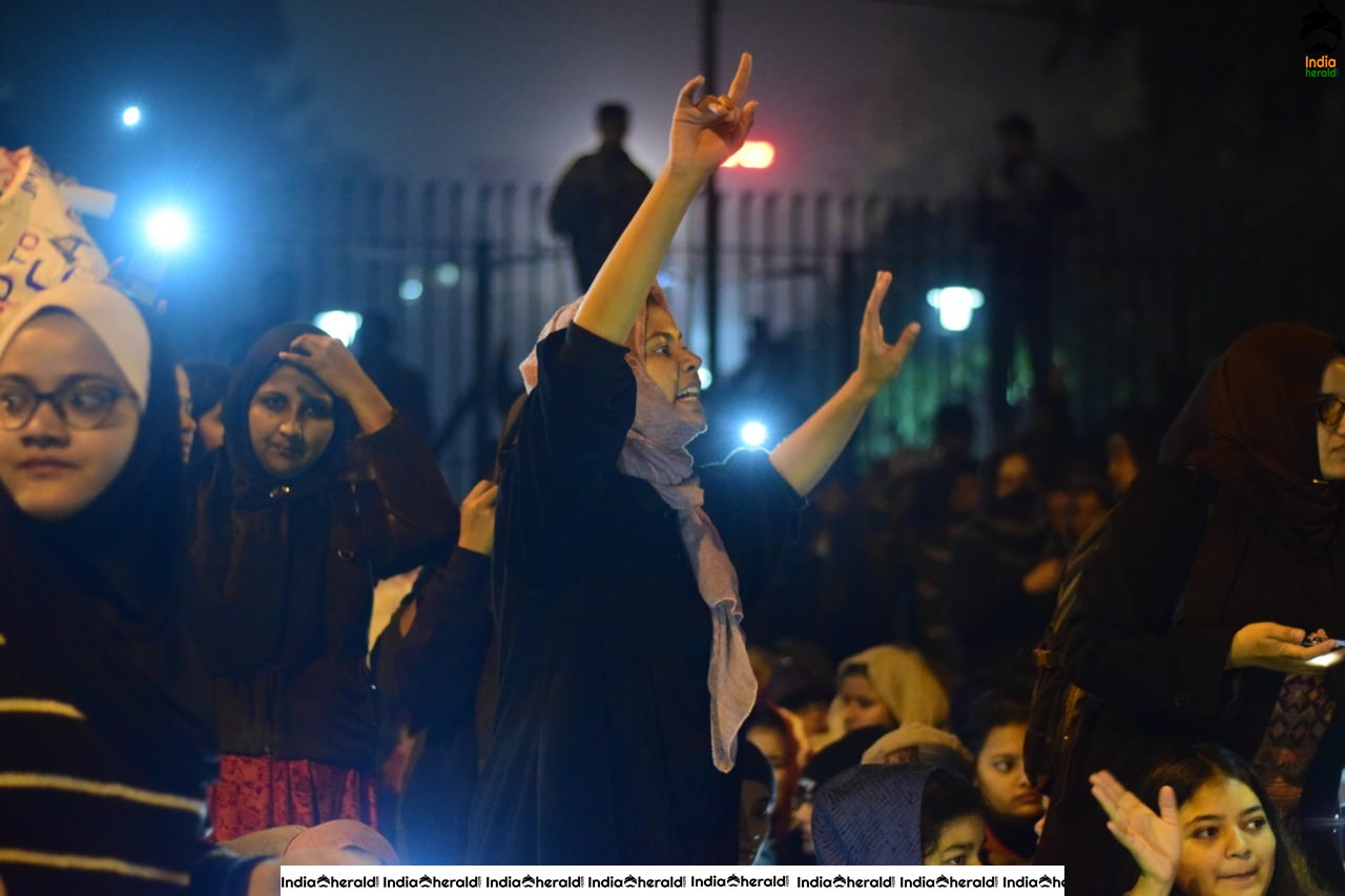 India Fights Against CAB in Pictures Set 2