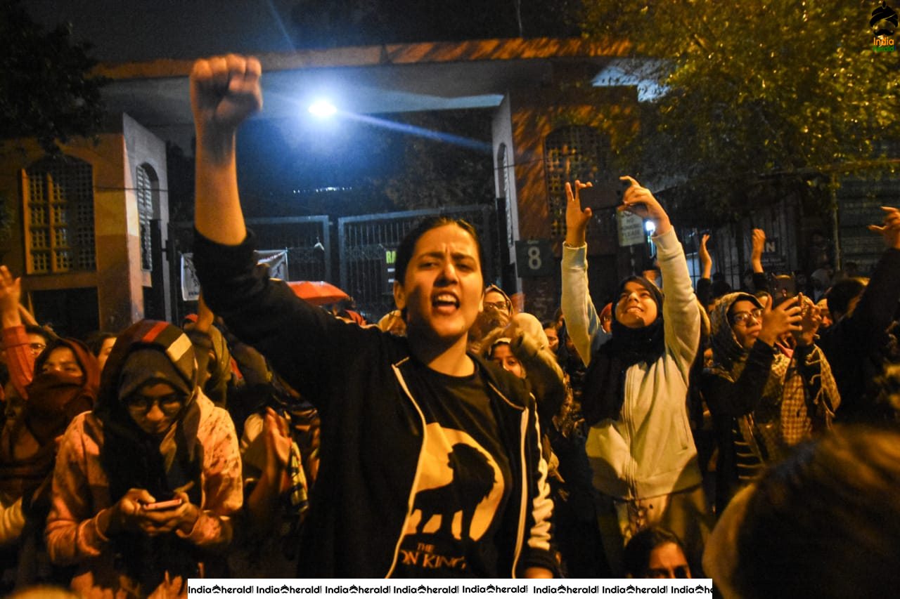 India Fights Against CAB in Pictures Set 2