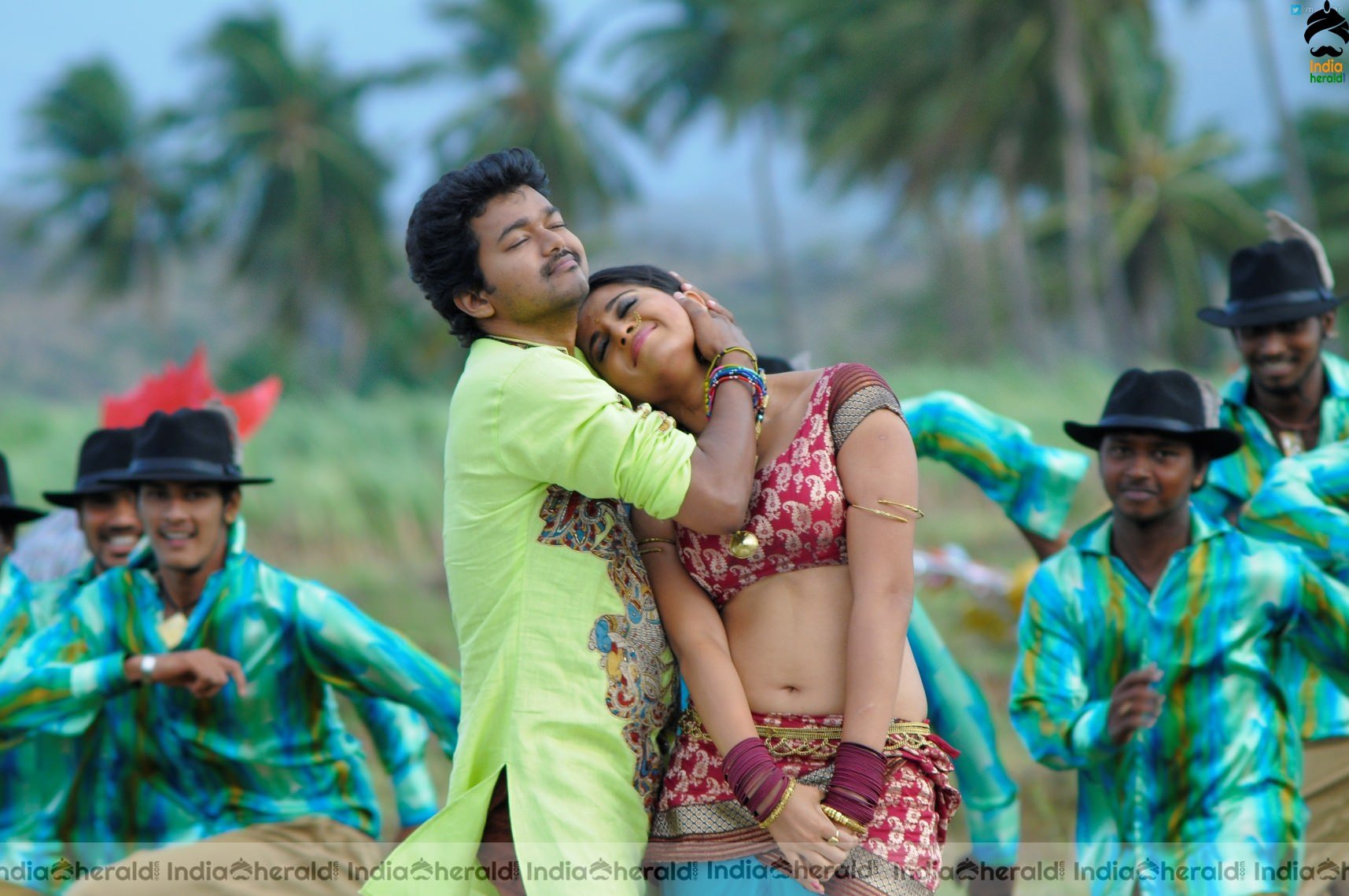 INDIA HERALD EXCLUSIVE Hot Anushka Shetty and Vijay in a Tamil movie during Early Stages Set 2