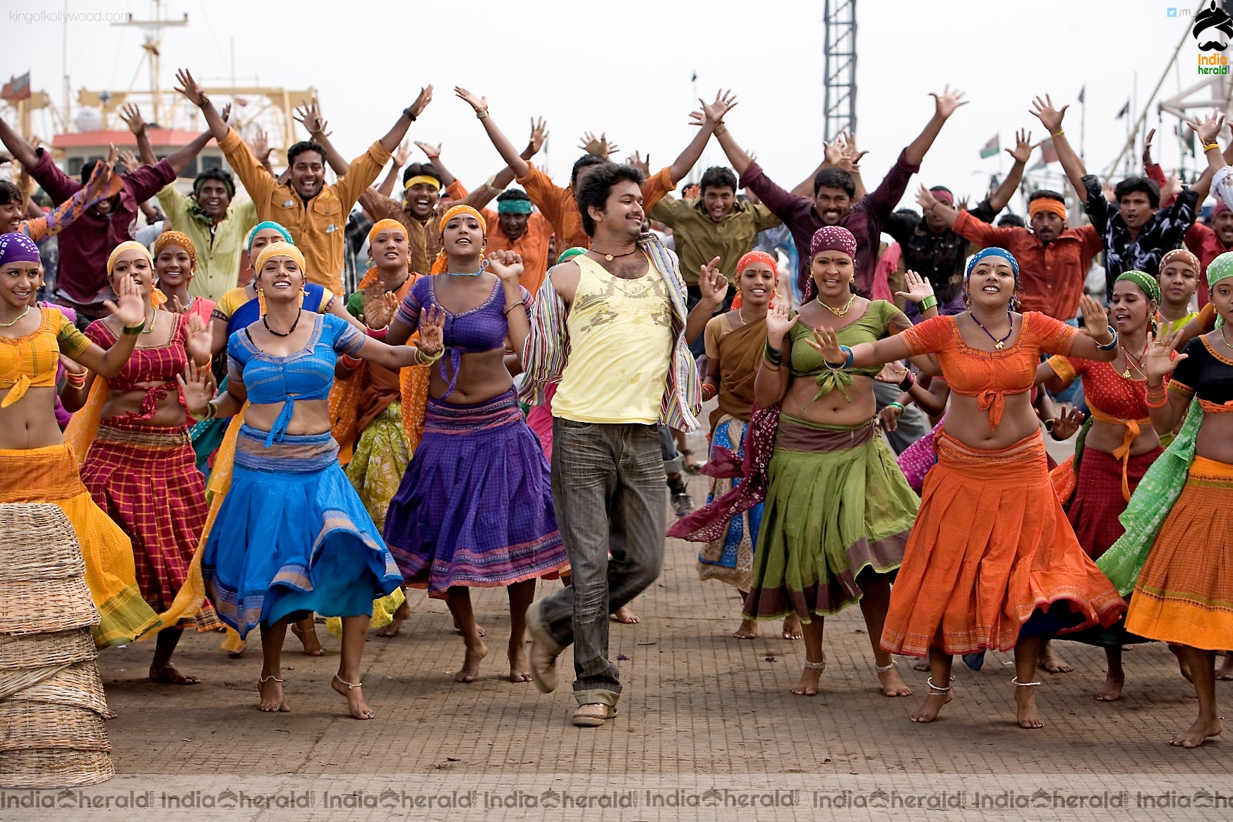 INDIA HERALD EXCLUSIVE Hot Anushka Shetty and Vijay in a Tamil movie during Early Stages Set 4