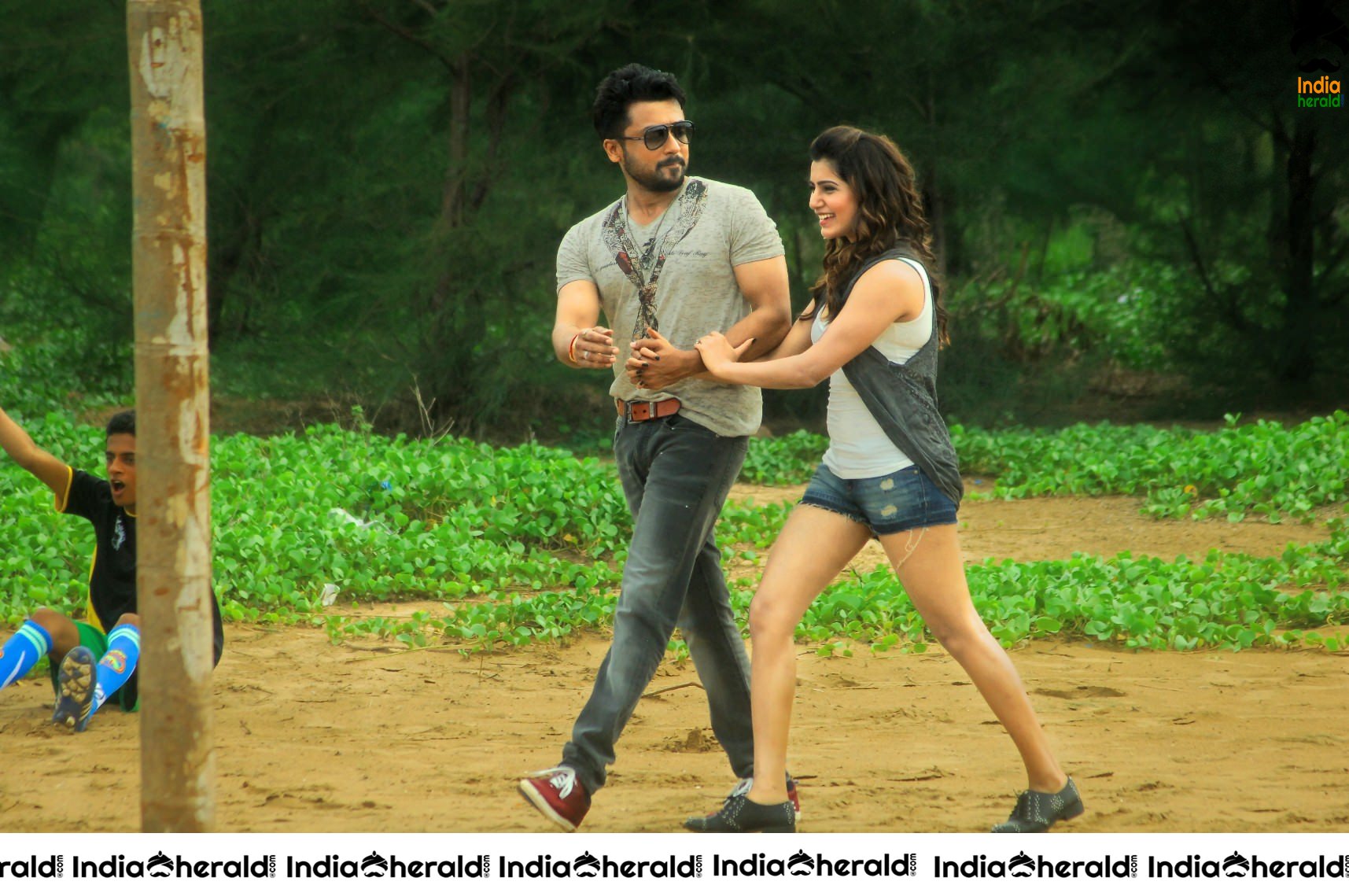INDIA HERALD EXCLUSIVE Hot Samantha and Surya Unseen Stills from Sikindar Set 2