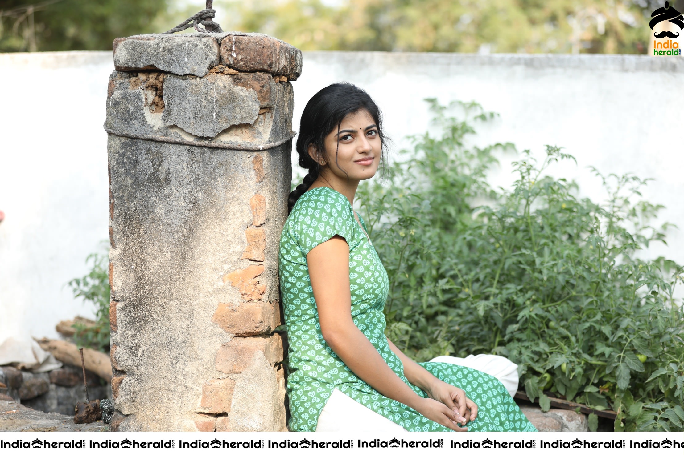 Irandam Ulaga Porin Kadaisi Gundu Movie Stills