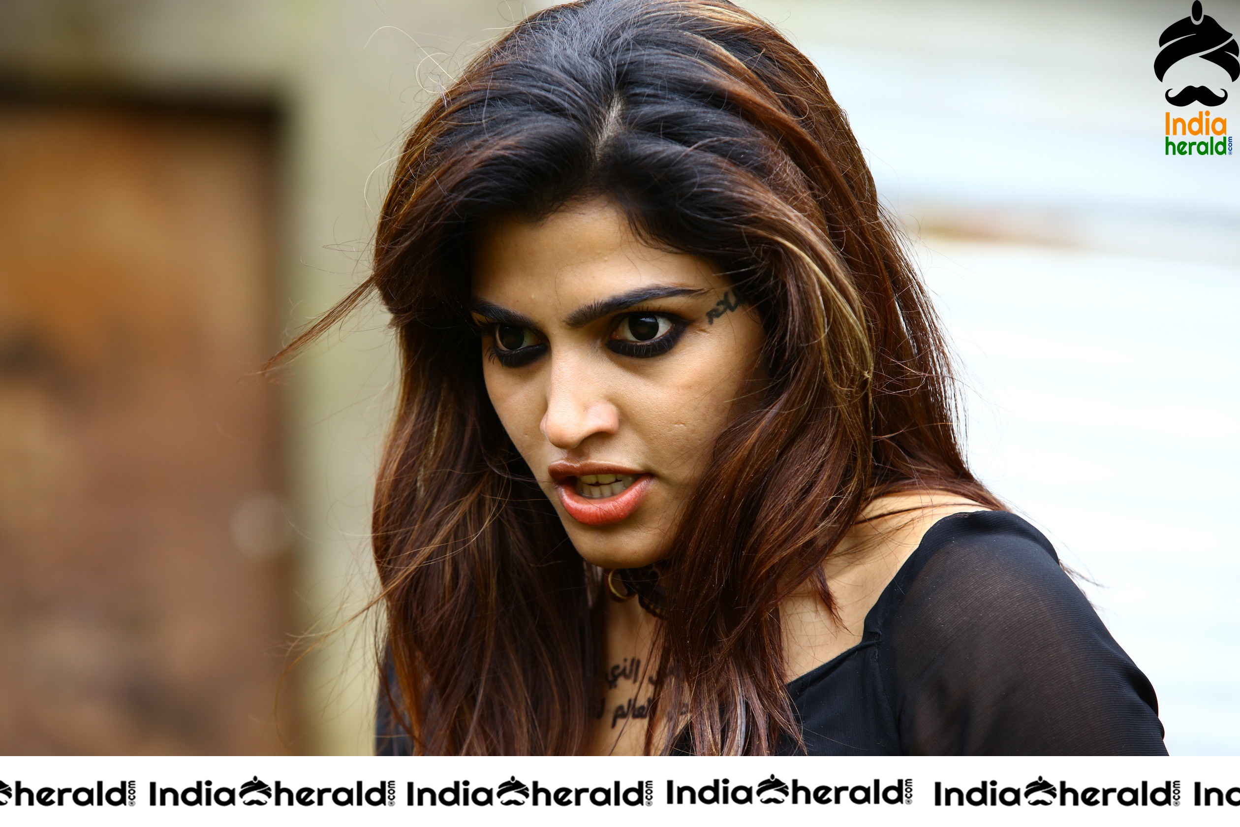 Iruttu Movie HD Stills Set 1