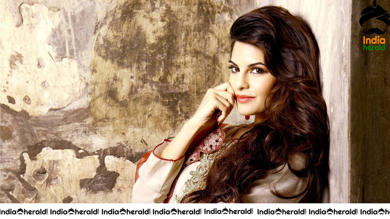 Jacqueline Fernandez Hot HD Wallpapers