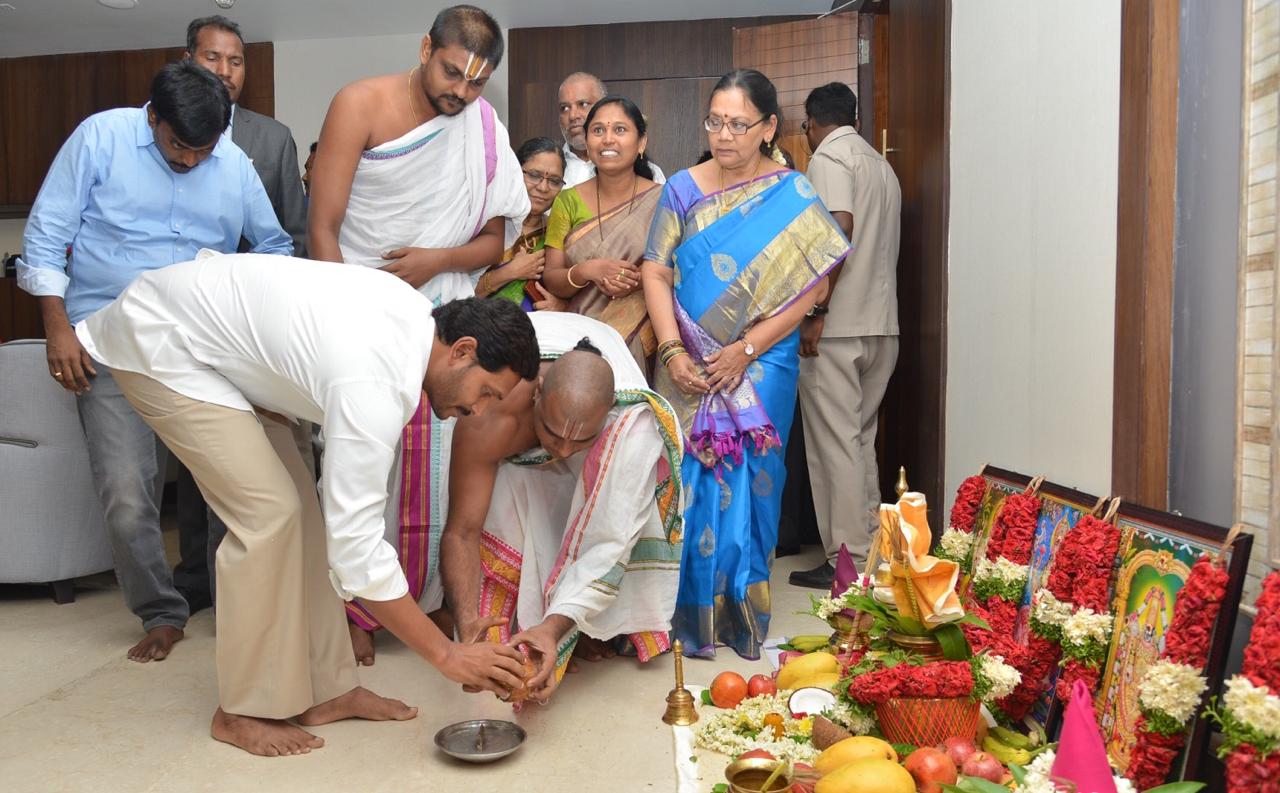 jagan first signature as a CM