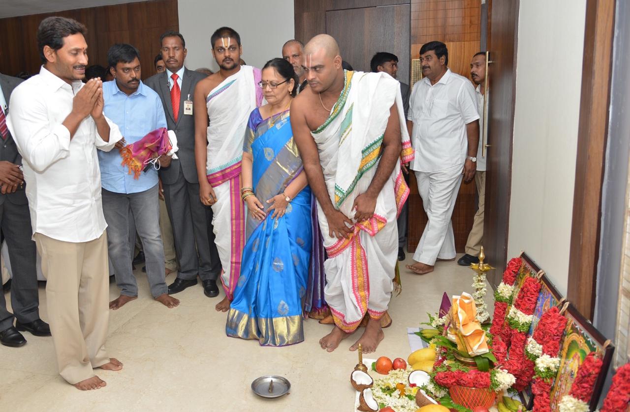 jagan first signature as a CM