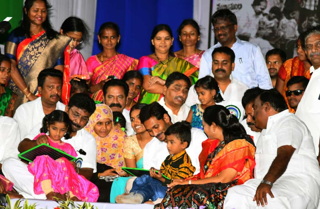 Jagan Photos With Kids