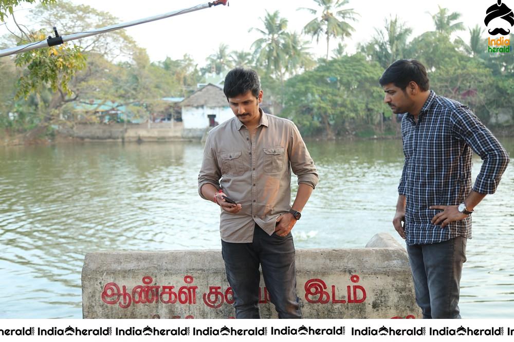 Jiiva and Riya Suman in Seeru Movie Stills and Working Stills Set 1