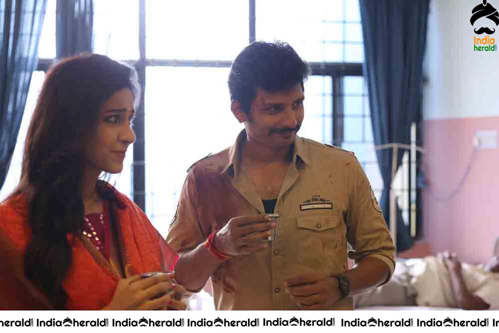 Jiiva and Riya Suman in Seeru Movie Stills and Working Stills Set 2