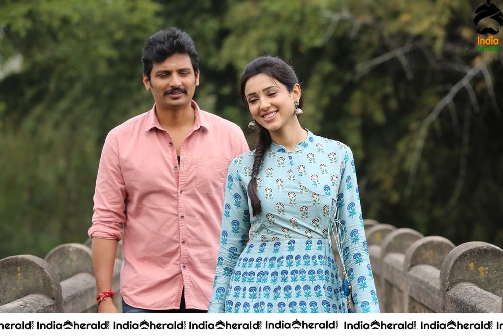 Jiiva and Riya Suman in Seeru Movie Stills and Working Stills Set 2