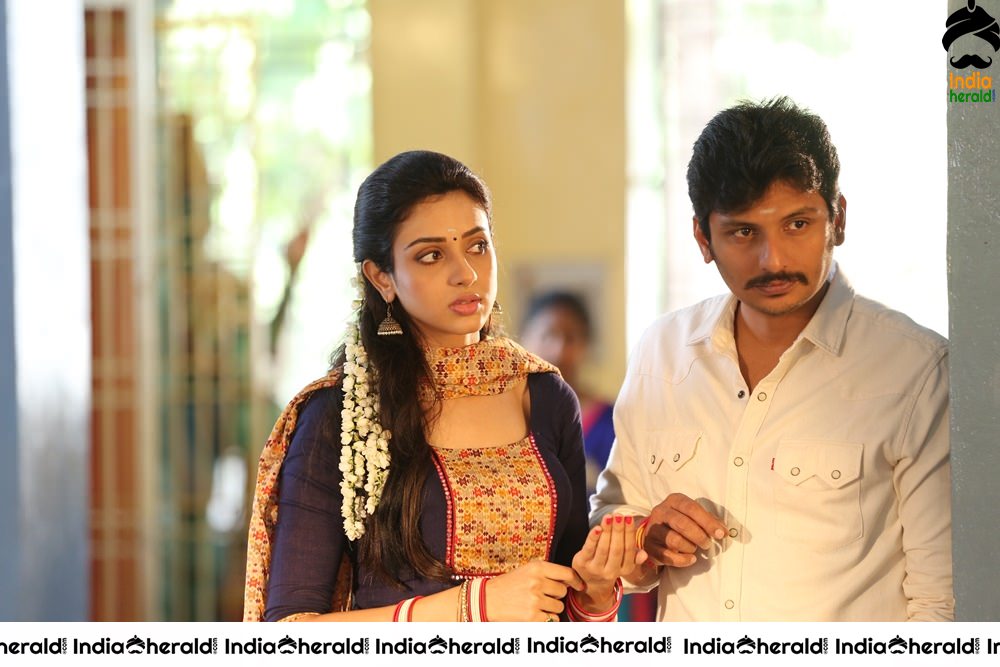 Jiiva and Riya Suman in Seeru Movie Stills and Working Stills Set 2