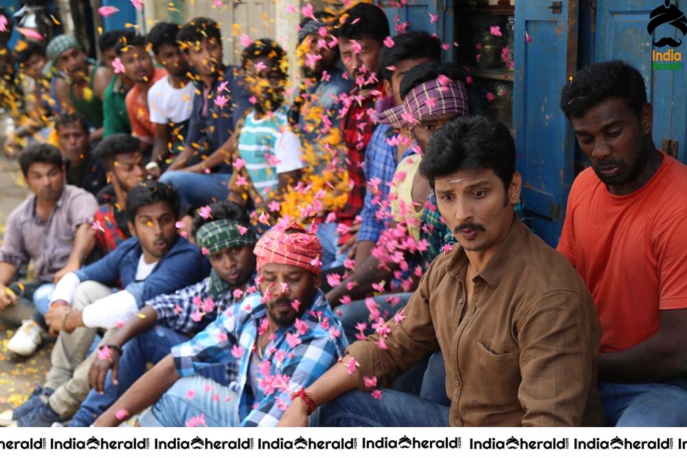 Jiiva and Riya Suman in Seeru Movie Stills and Working Stills Set 3