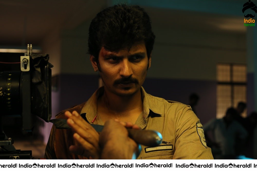 Jiiva and Riya Suman in Seeru Movie Stills and Working Stills Set 3