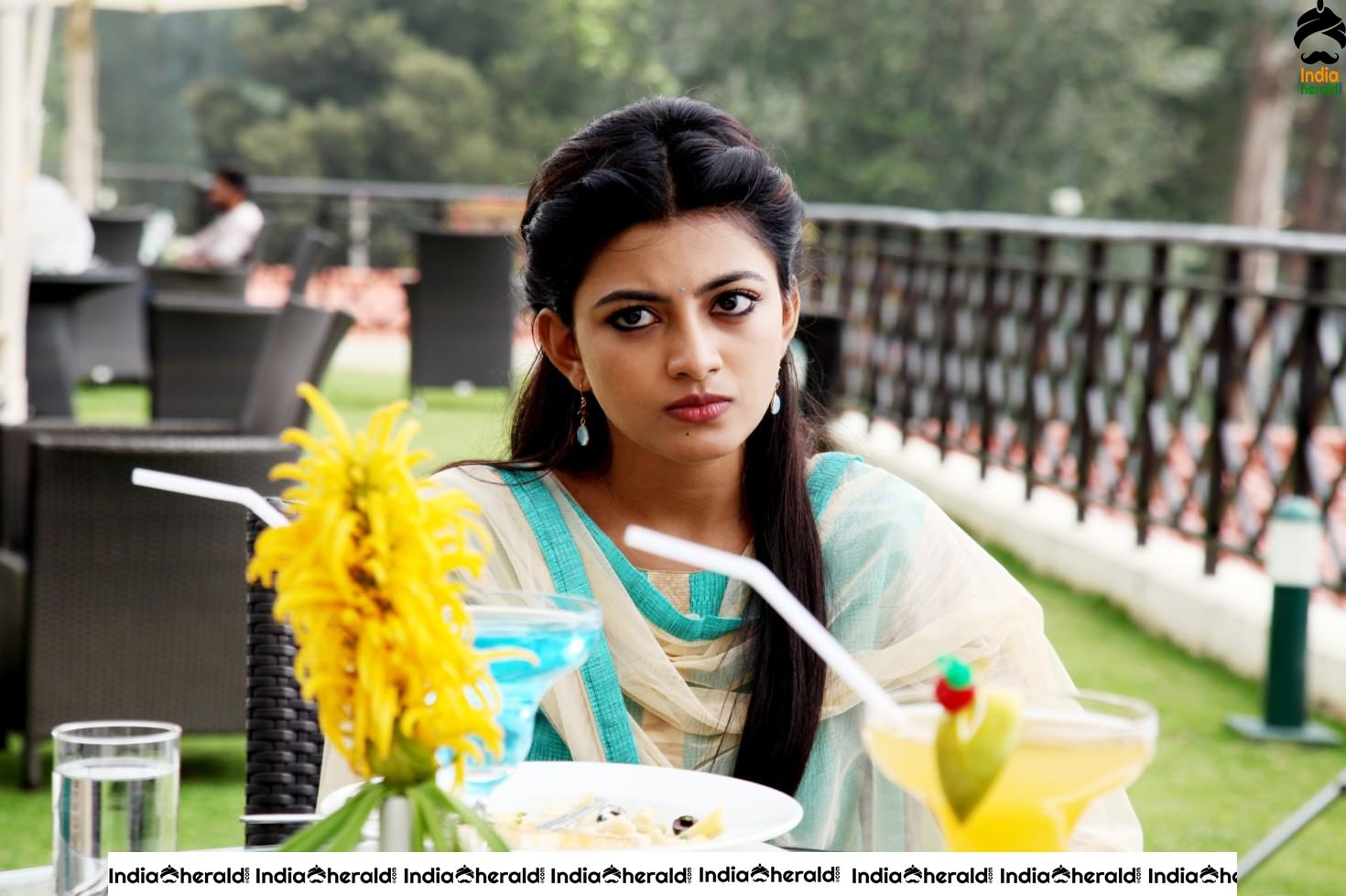 Kaadhalum Kavundhu Pogum Tamil Movie Stills