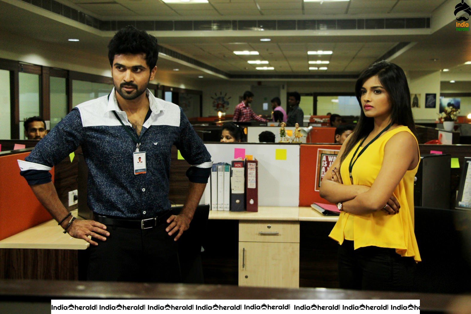 Kaadhalum Kavundhu Pogum Tamil Movie Stills