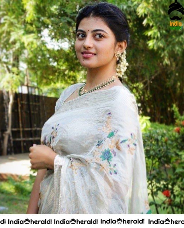 Kaadhalum Kavundhu Pogum Tamil Movie Stills