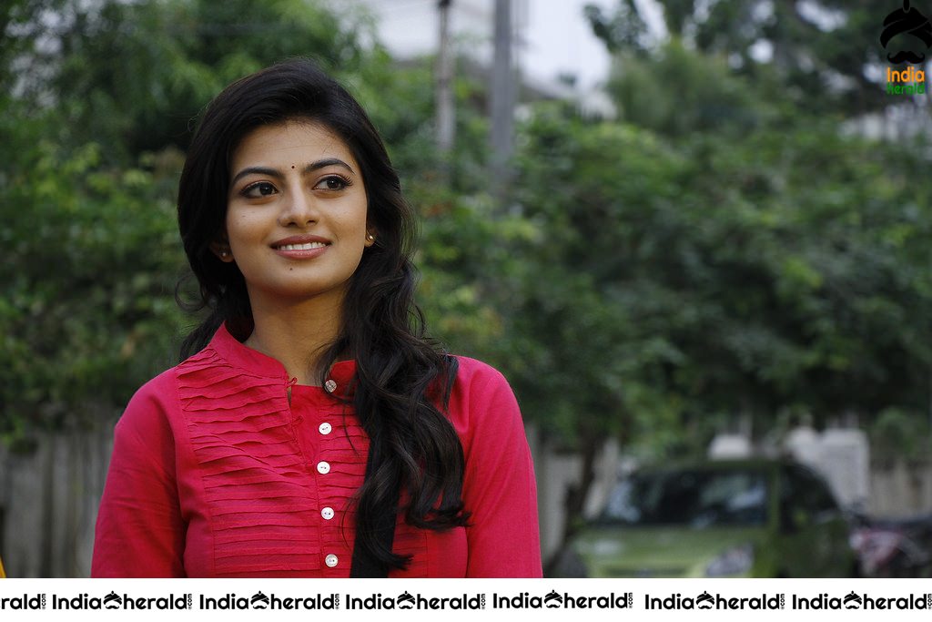 Kaadhalum Kavundhu Pogum Tamil Movie Stills