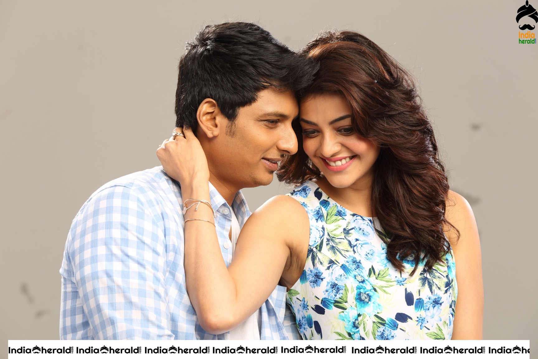 Kajal Aggarwal and Jiiva in Kavalai Venaam movie HD Stills Set 2