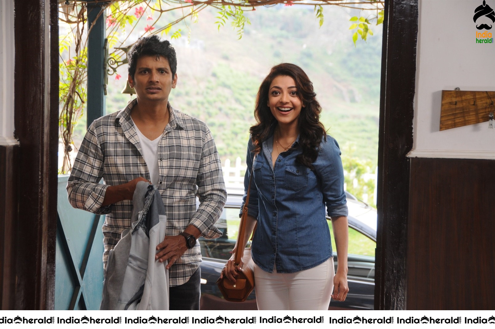 Kajal Aggarwal and Jiiva in Kavalai Venaam movie HD Stills Set 3