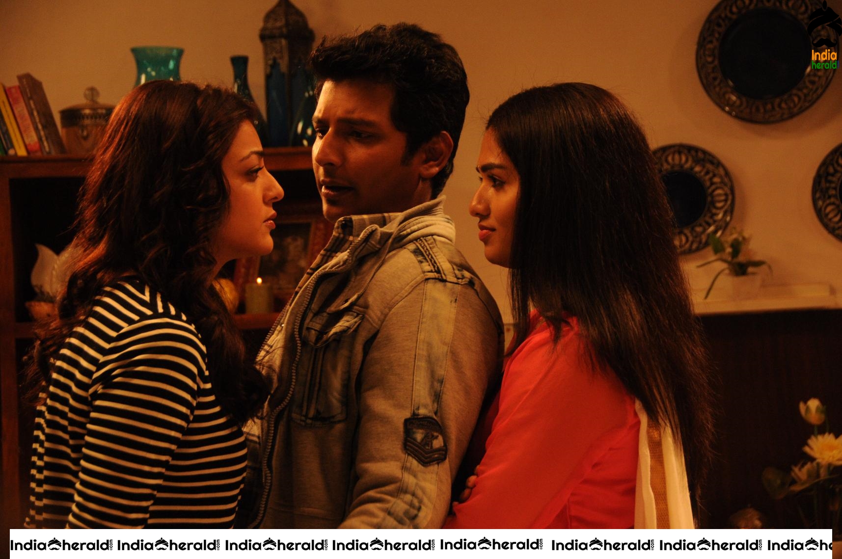 Kajal Aggarwal and Jiiva in Kavalai Venaam movie HD Stills Set 3