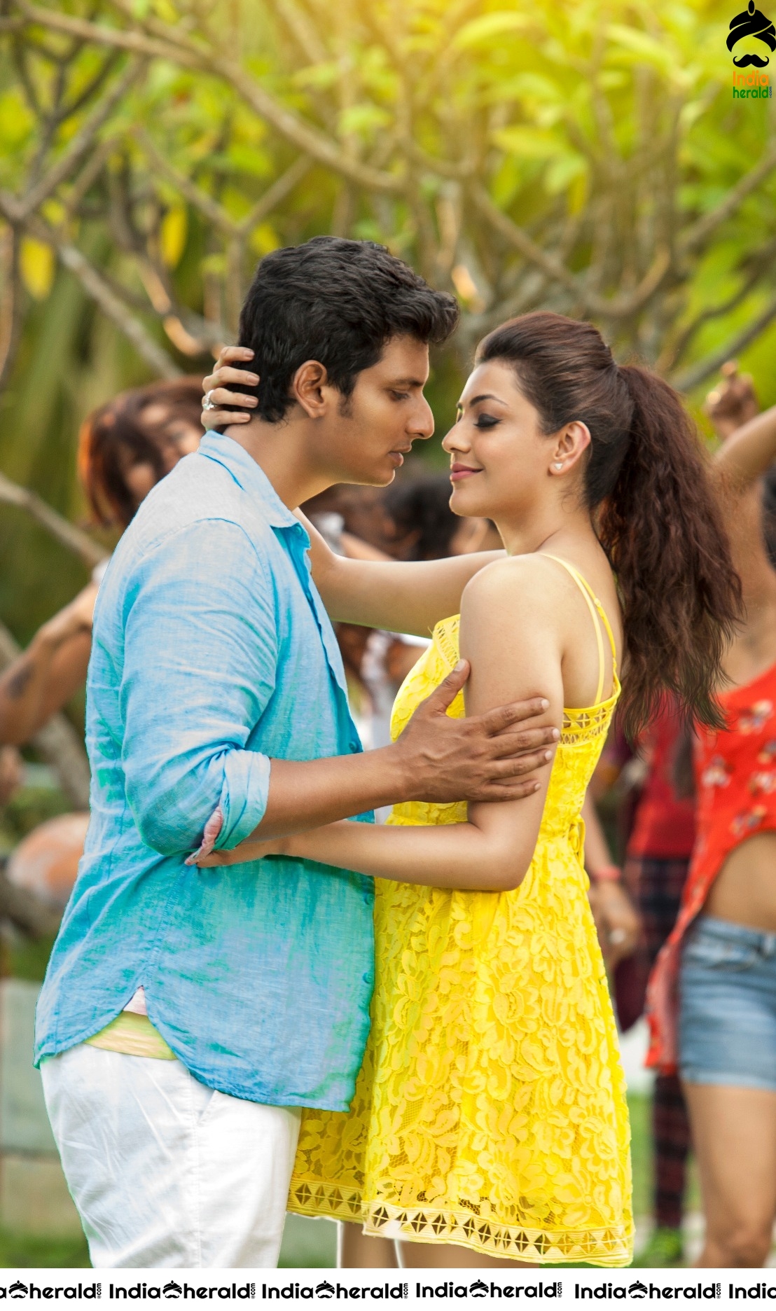 Kajal Aggarwal and Jiiva in Kavalai Venaam movie HD Stills Set 4