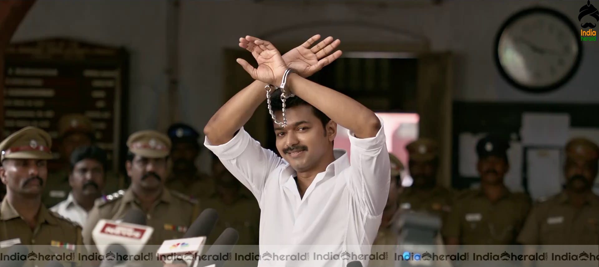 Kajal Aggarwal and Vijay unseen stills from Mersal Set 4