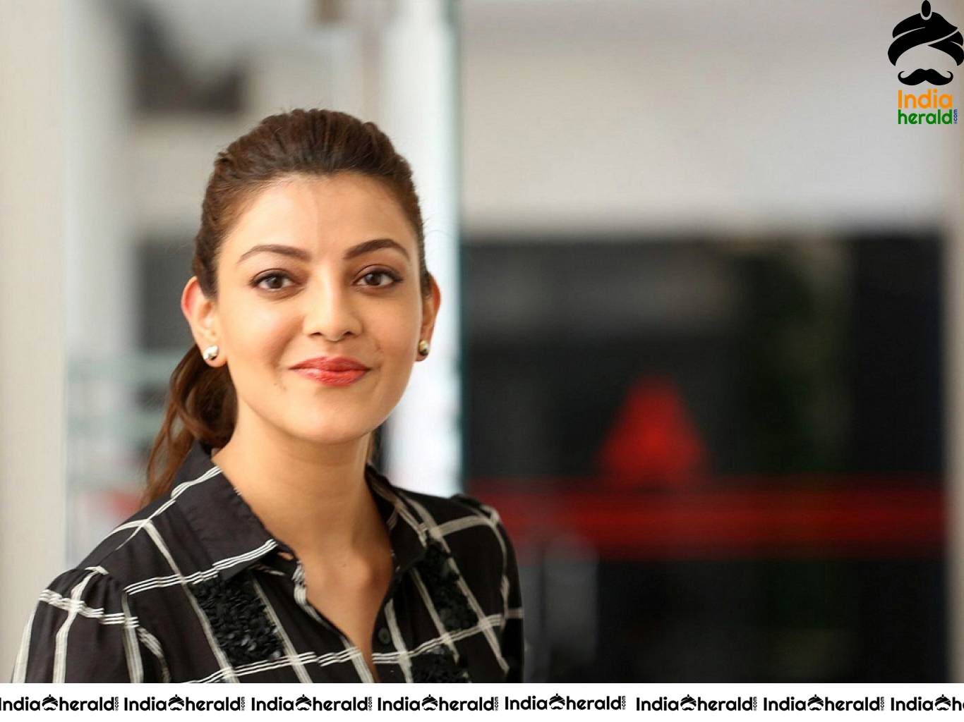 Kajal Aggarwal Tempting Hot Wallpapers