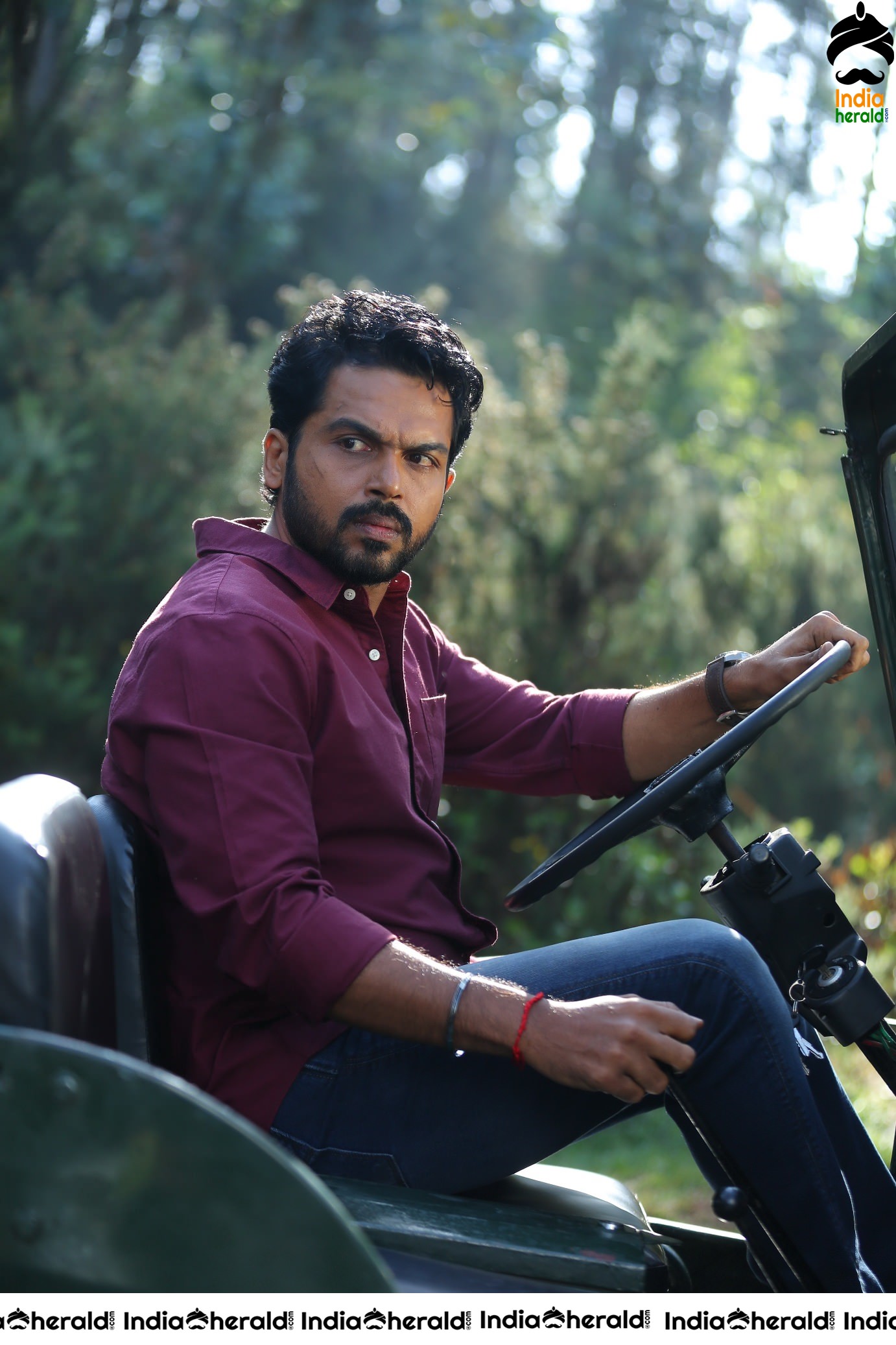 Karthi and Jyothika in Donga Movie Stills