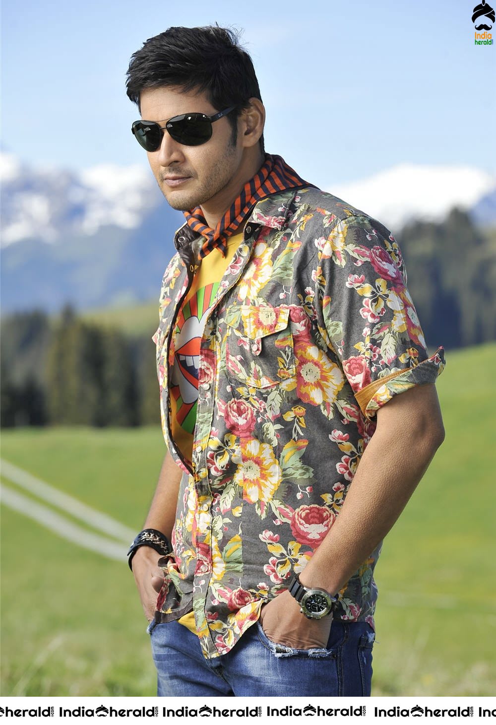 Mahesh Babu and Samanth Akkineni Photos from Dookudu Movie Set 1