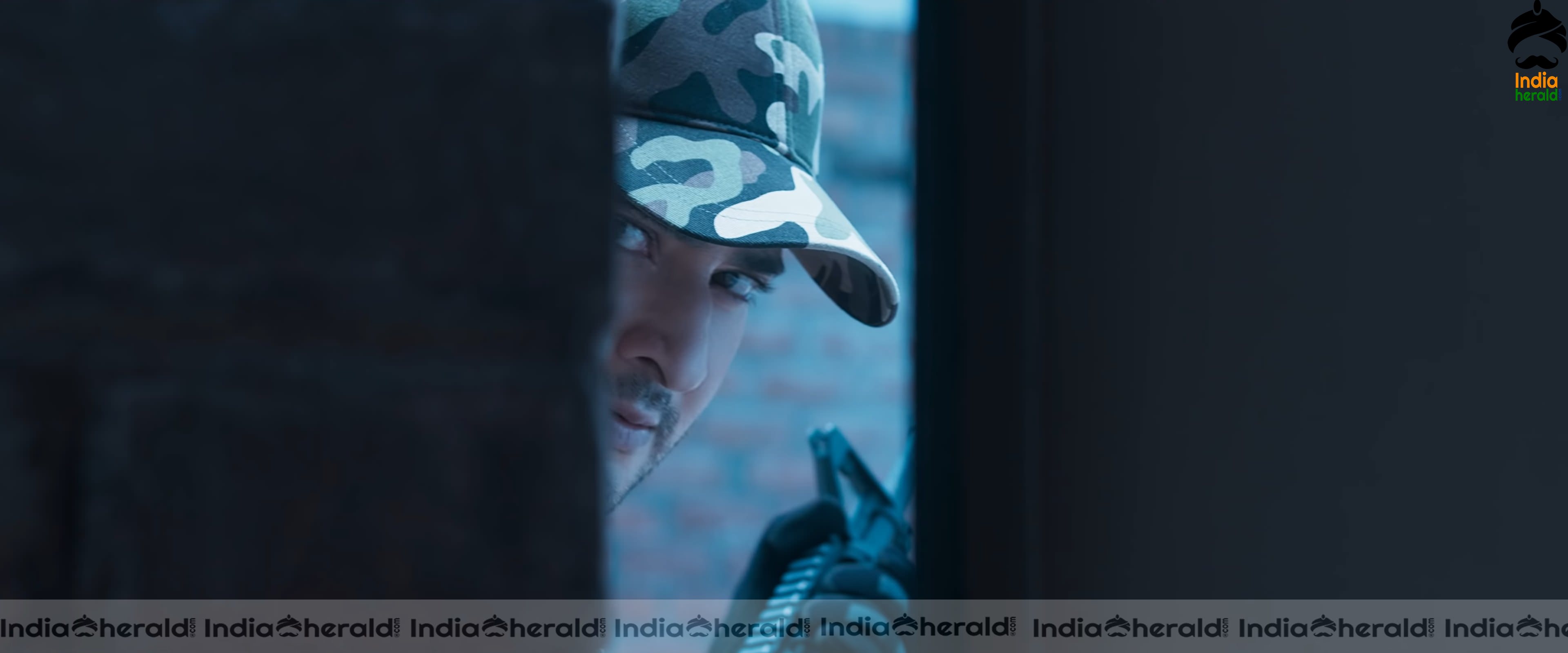 Mahesh Babu in Sarileru Neekevvaru Teaser HD Photos Set 1