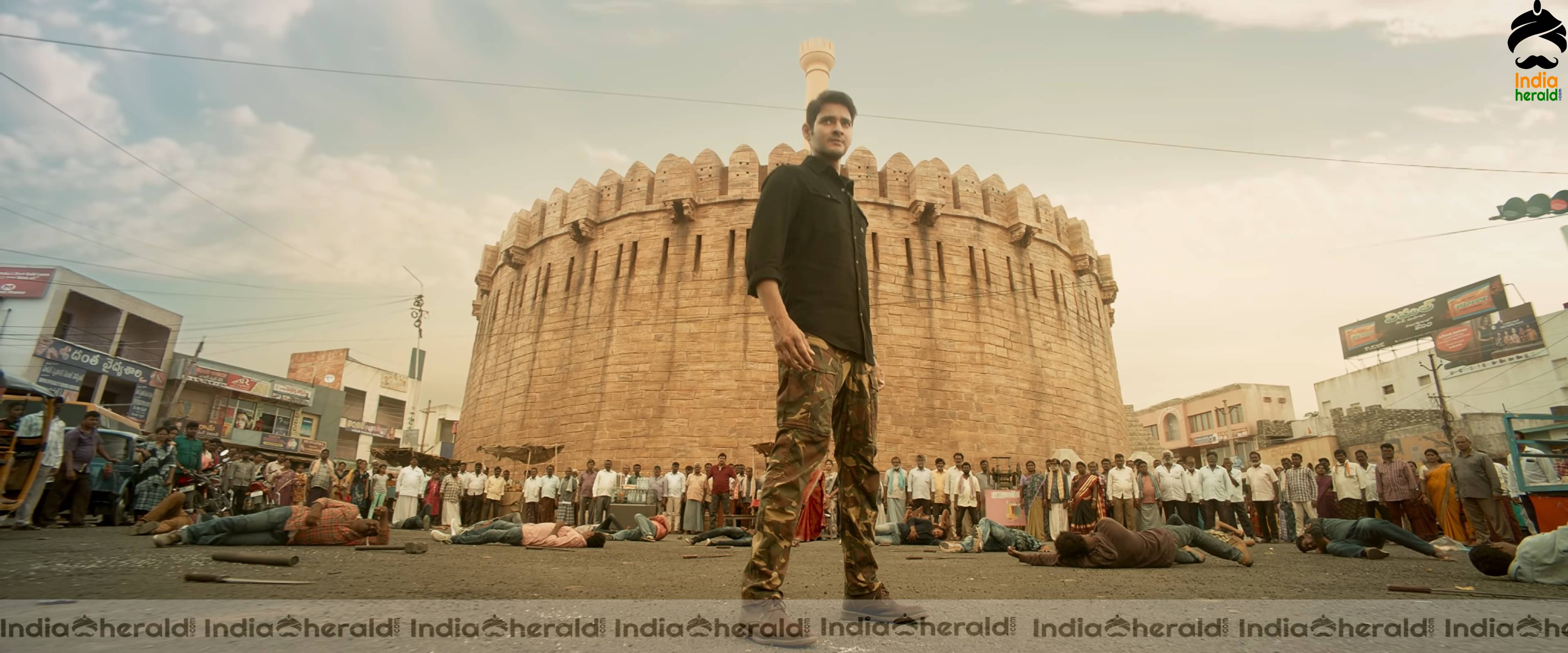 Mahesh Babu in Sarileru Neekevvaru Teaser HD Photos Set 3