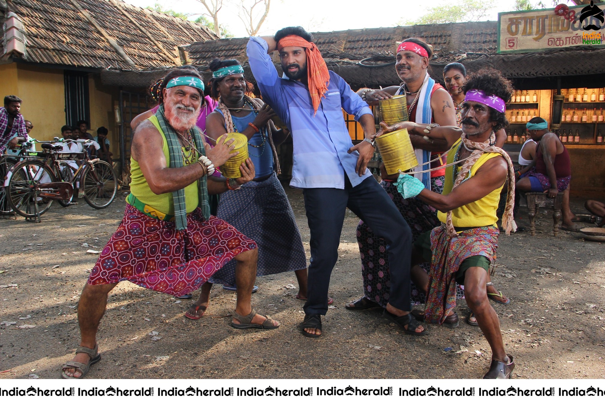 Naan Avalai Santhithapothu Movie Stills Set 2