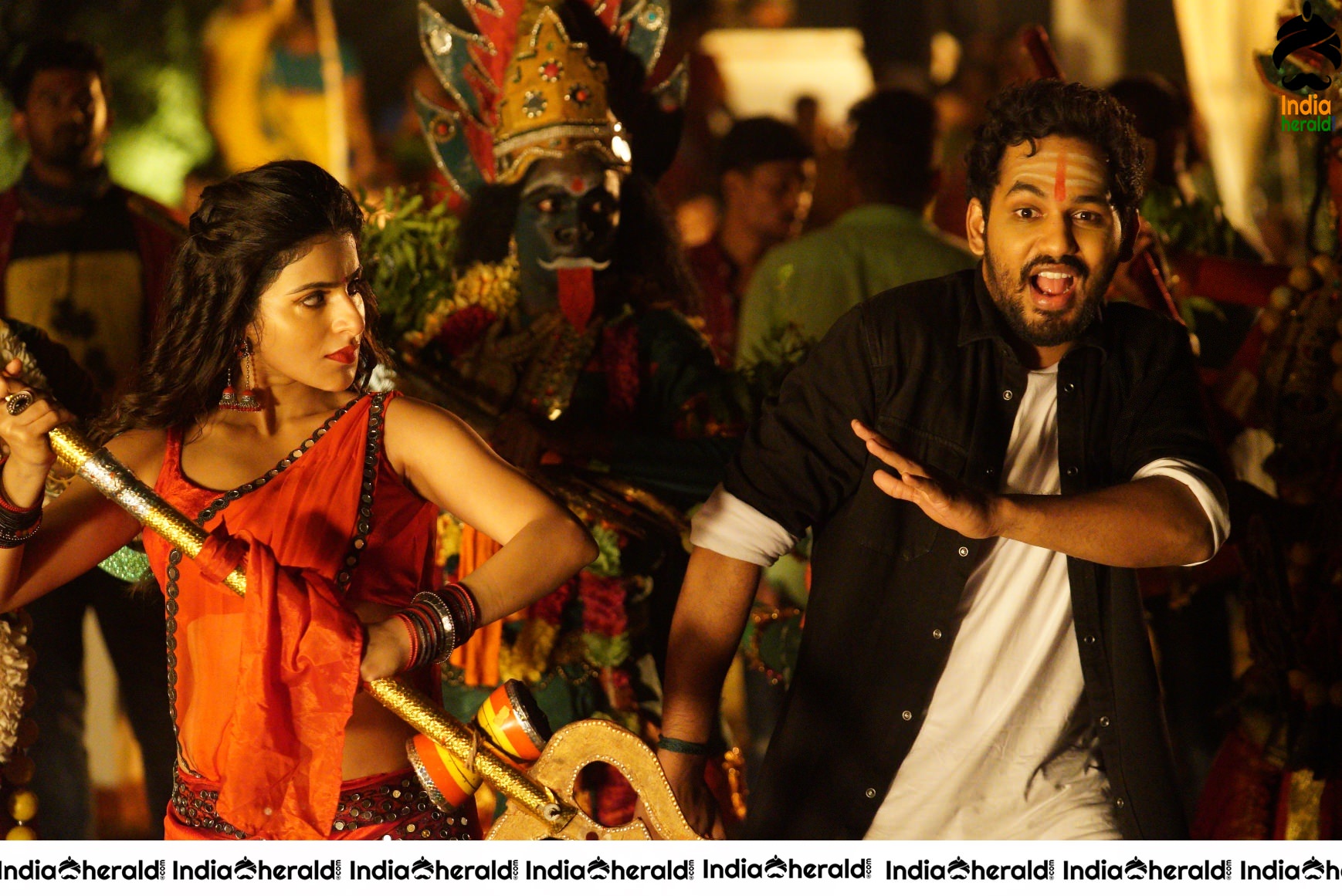 Naan Sirithaal Tamil Movie Stills