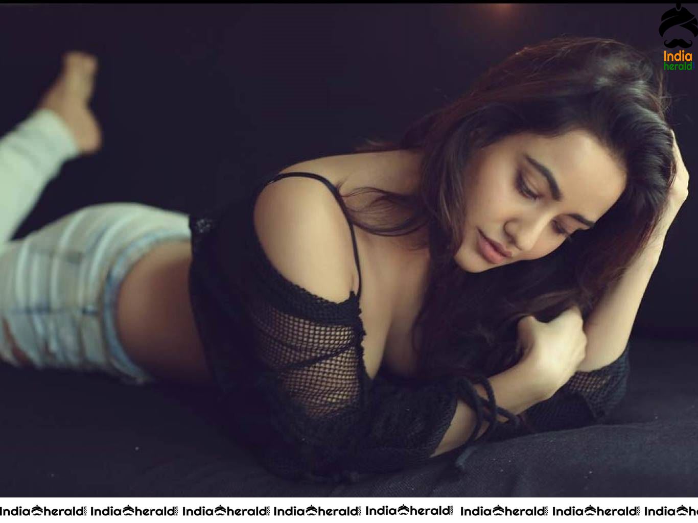 Neha Sharma Latest Hot HD Wallpapers Set 1