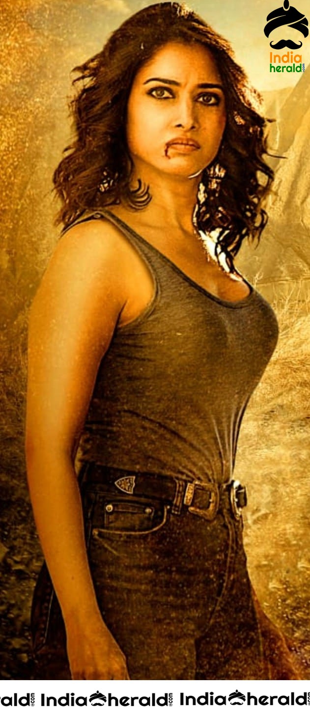 New Hot Stills of Tamanna from Action Movie
