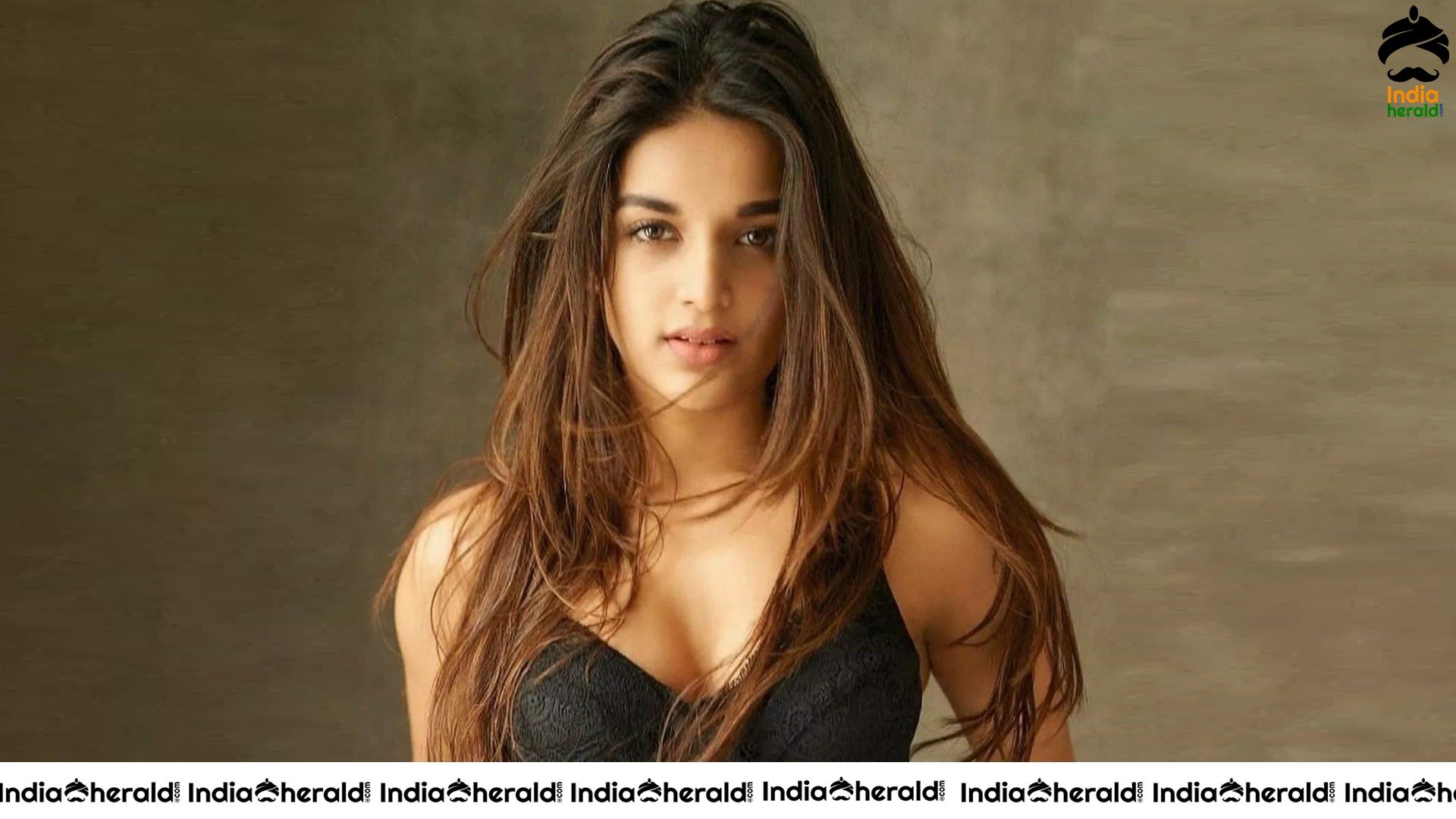 Nidhhi Agerwal Hot 1920 x 1080 HD Wallpapers