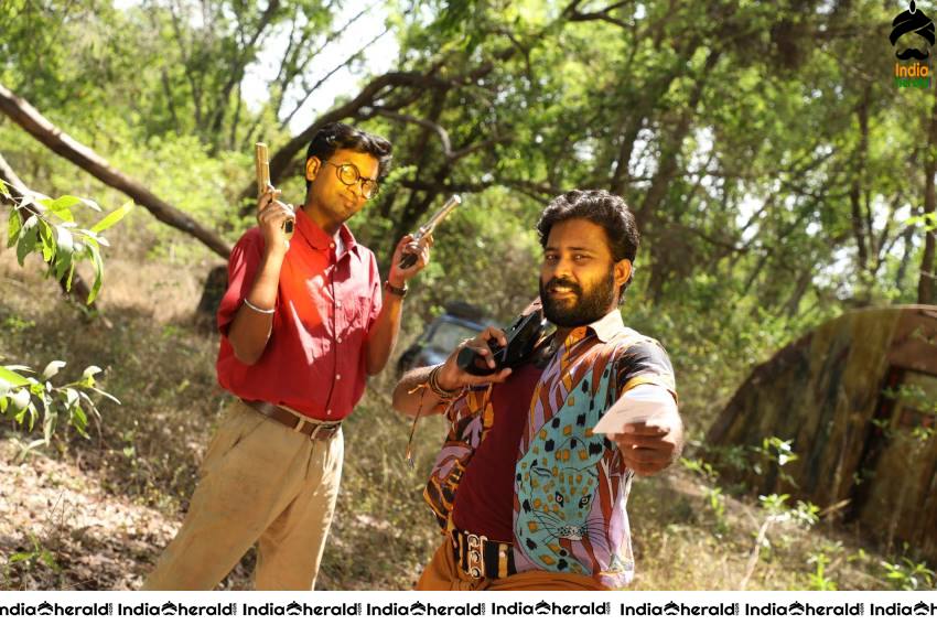 Pallu Padama Paathuka Tamil Adults Comedy Movie Photos Set 2