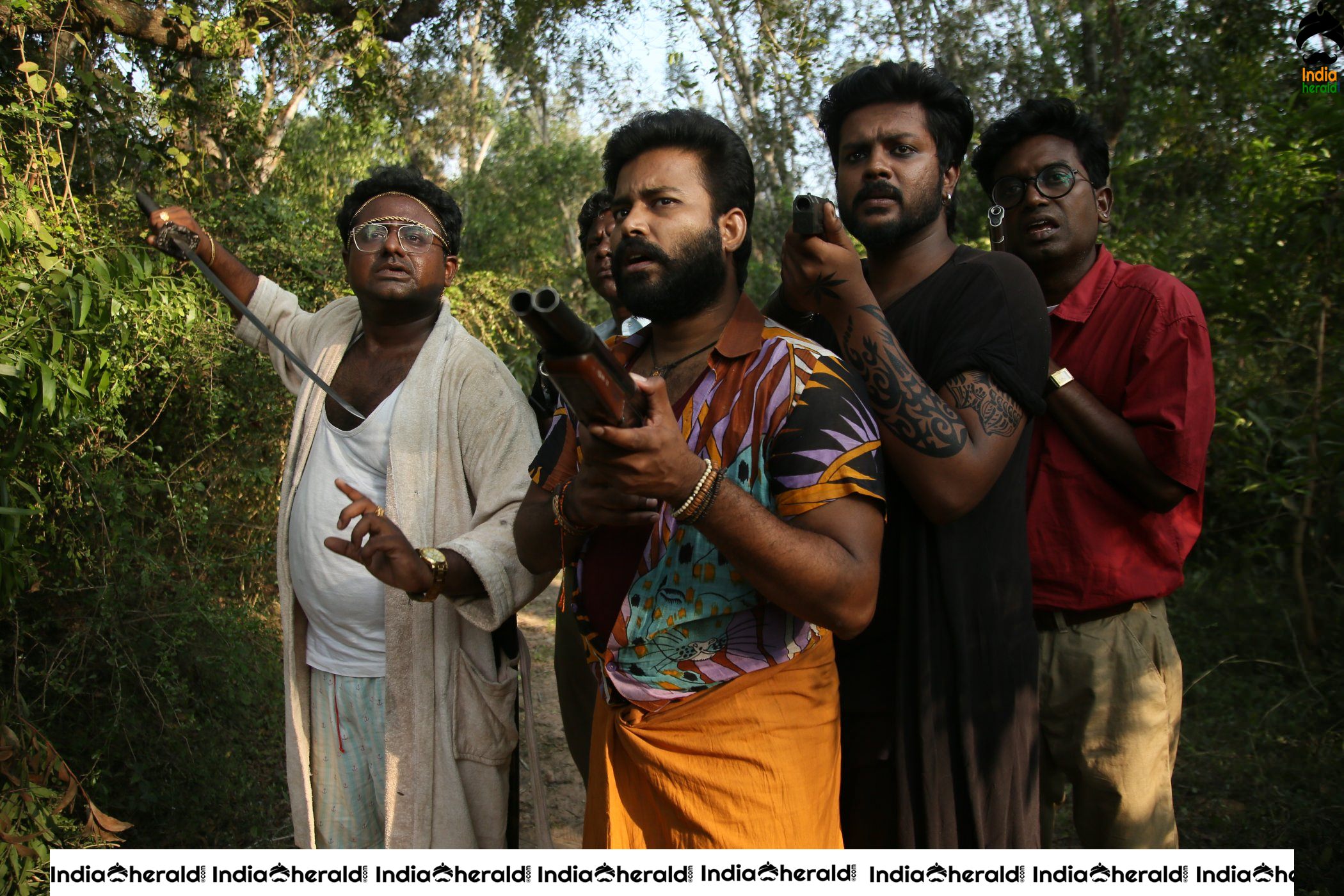 Pallu Padama Pathuka Tamil Movie Stills Set 2