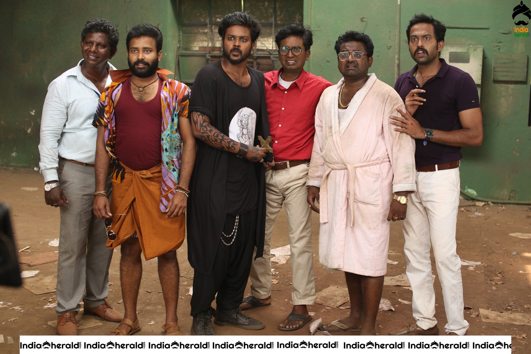 Pallu Padama Pathuka Tamil Movie Stills Set 2
