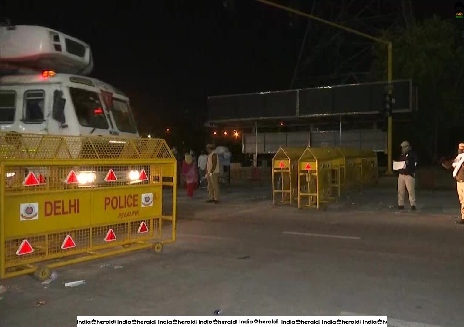 Police are conducting checks on the movement of vehicles in Delhi due to Corona Virus Lockdown