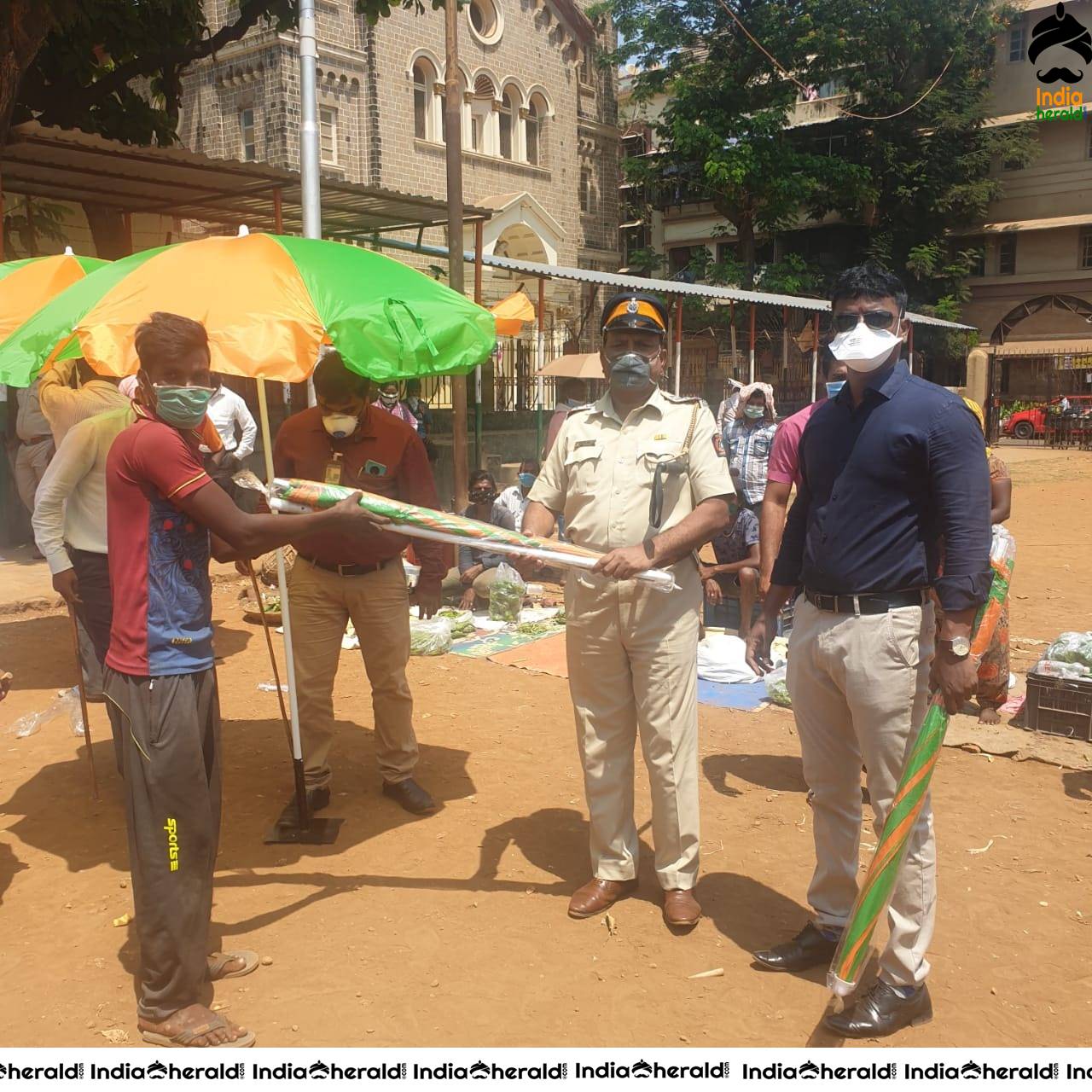 Police distributed umbrellas to vegetable vendors in open ground as a precaution against Corona Virus