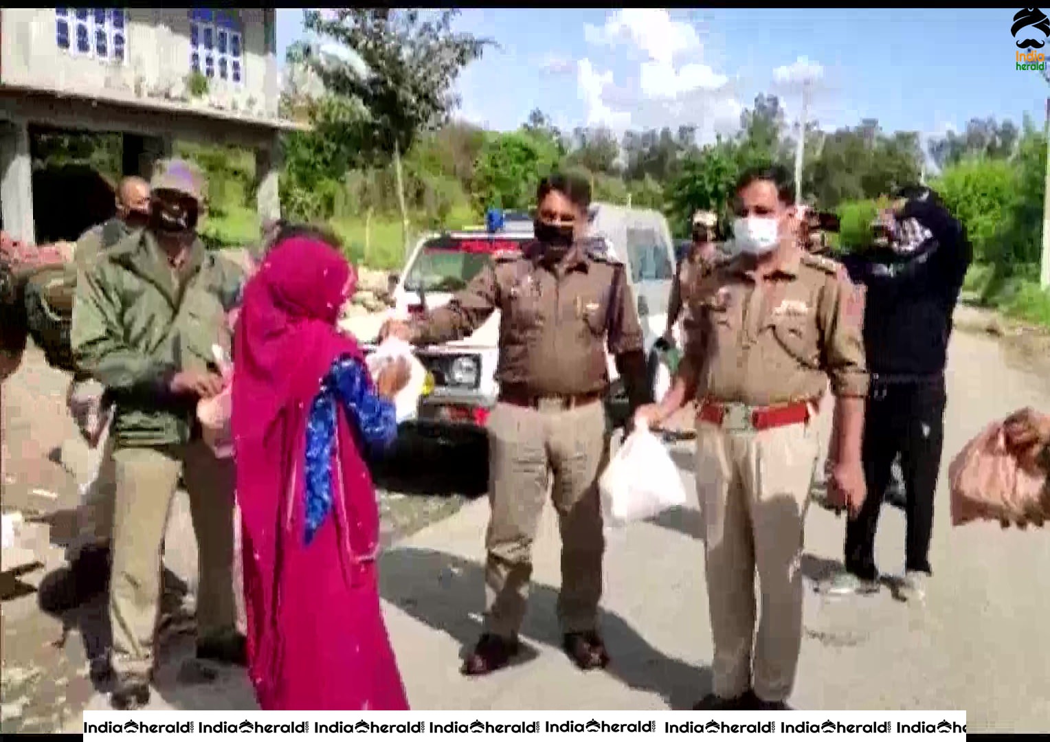 Police in Rajouri distributed food items to the needy amid Corona Virus lockdown