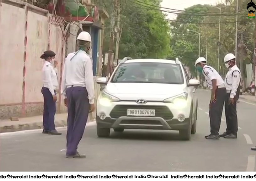 Police personnel check the identity cards and passes of people in Patna during CoronaVirus Lockdown