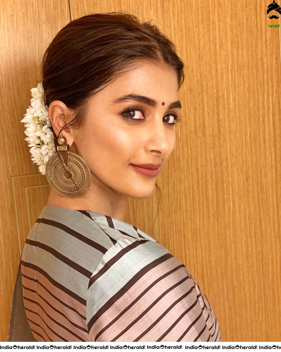 Pooja Hegde Hot and Cute Latest Photos Collection Set 5