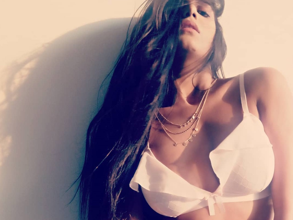 Poonam Pandey Hot And Sexy Wallpapers