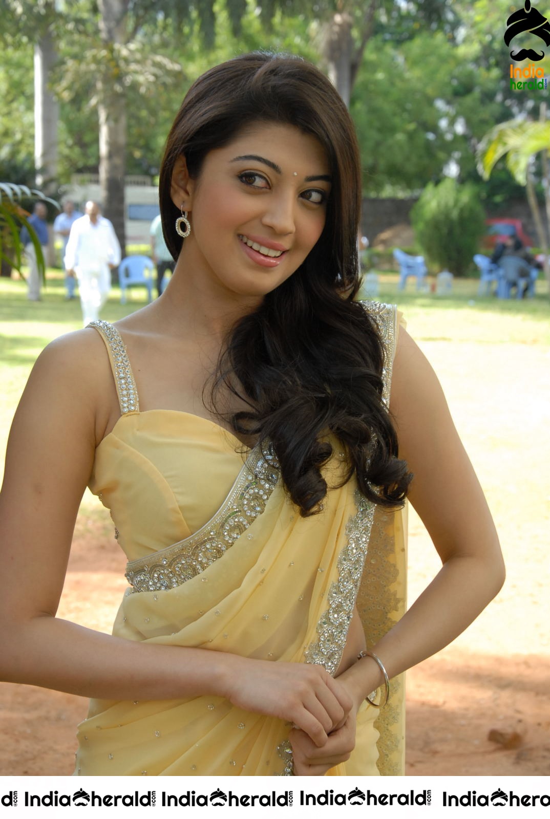 Pranitha Subash Unseen Hot Stills Collection in Saree Set 2